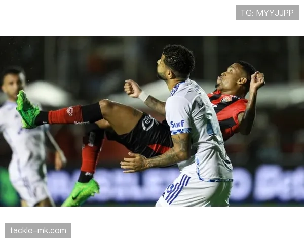 福登中场串联技惊四座,持续闪耀赛场展现足球魅力 福登中场串联技惊四座,持续闪耀赛场展现足球魅力