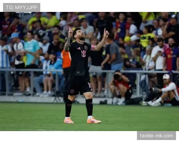 梅西在关键战役中上演精彩帽子戏法，状态持续提升引发关注