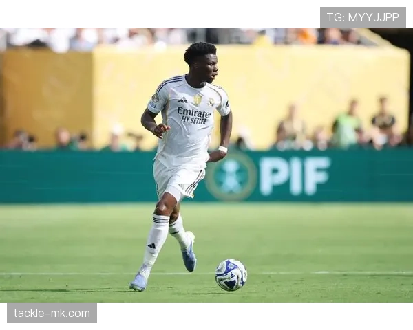 楚阿梅尼与世界顶级中场对比：防守贡献与推进能力分析